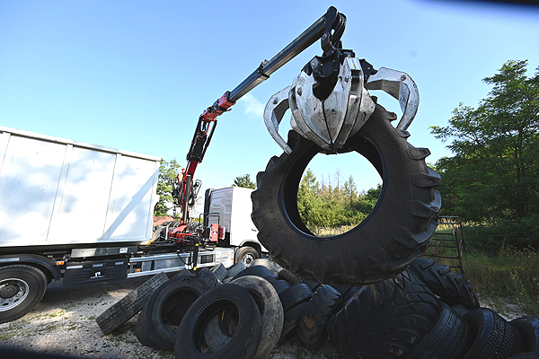 Camion Grappin ALPHA RECYCLAGE Franche Comté